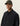 Homme portant une Surchemise Ripstop noire Les Deux avec des poches et une casquette en velours côtelé kaki.