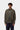 Veste pull Curtis Carhartt WIP vert foncé texturé à fermeture éclair, portée par un homme sur fond blanc.