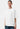 Homme portant un T-Shirt Chapter Script blanc Carhartt WIP avec un collier argenté et un jean.