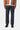 Jean Klondike Pant Carhartt WIP en coton bio brut foncé, porté par un homme avec veste marron et chaussures noires.