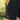Homme portant un Short Trail LEVICO AYAQ noir, main dans la poche, avec logo AYAQ, en extérieur.