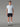 Homme portant un T-shirt Technique MOLVENO AYAQ bleu clair, short noir, chaussettes et baskets.