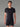 Homme portant le T-shirt Trail/Running Stamina MOLVENO AYAQ noir avec des détails blancs pour la course.